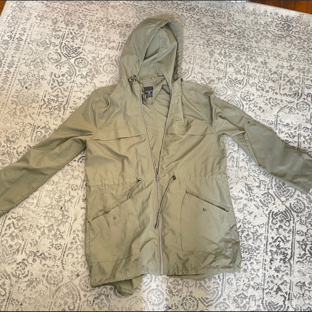Windbreak trench coat